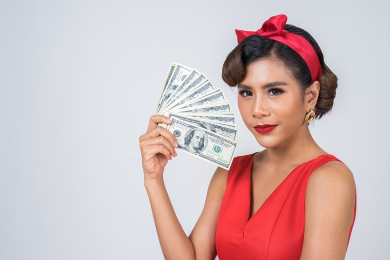 What currency should I use to travel to Thailand? Where is the best place to exchange?