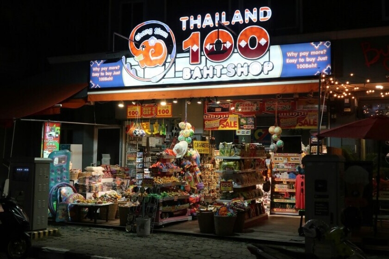 What currency should I use to travel to Thailand? Where is the best place to exchange?